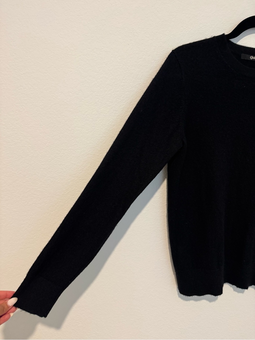 Quince 100% Cashmere Crewneck Long Sleeve Sweater in - Picture 4 of 10